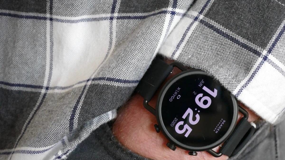5 Reasons Why Men Still Should Wear A Watch In 2020