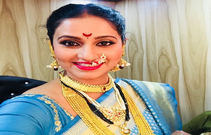 Yeu Kashi Tashi Mi Nandayla Lyrics (1)