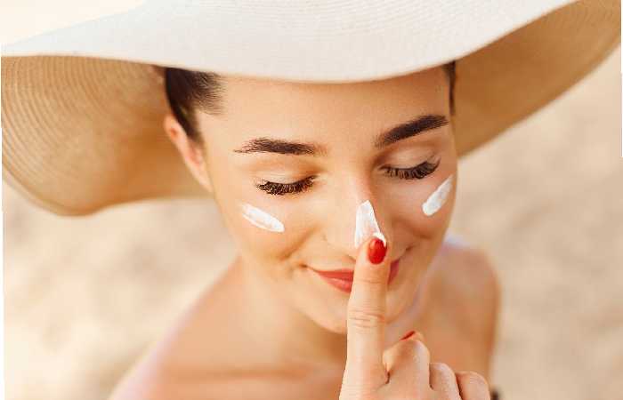 wellhealthorganic.com:winter-skin-care-tips-home-remedies-to-keep-your-skin-moisturised